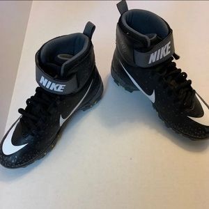 Nike boys cleats size 4
